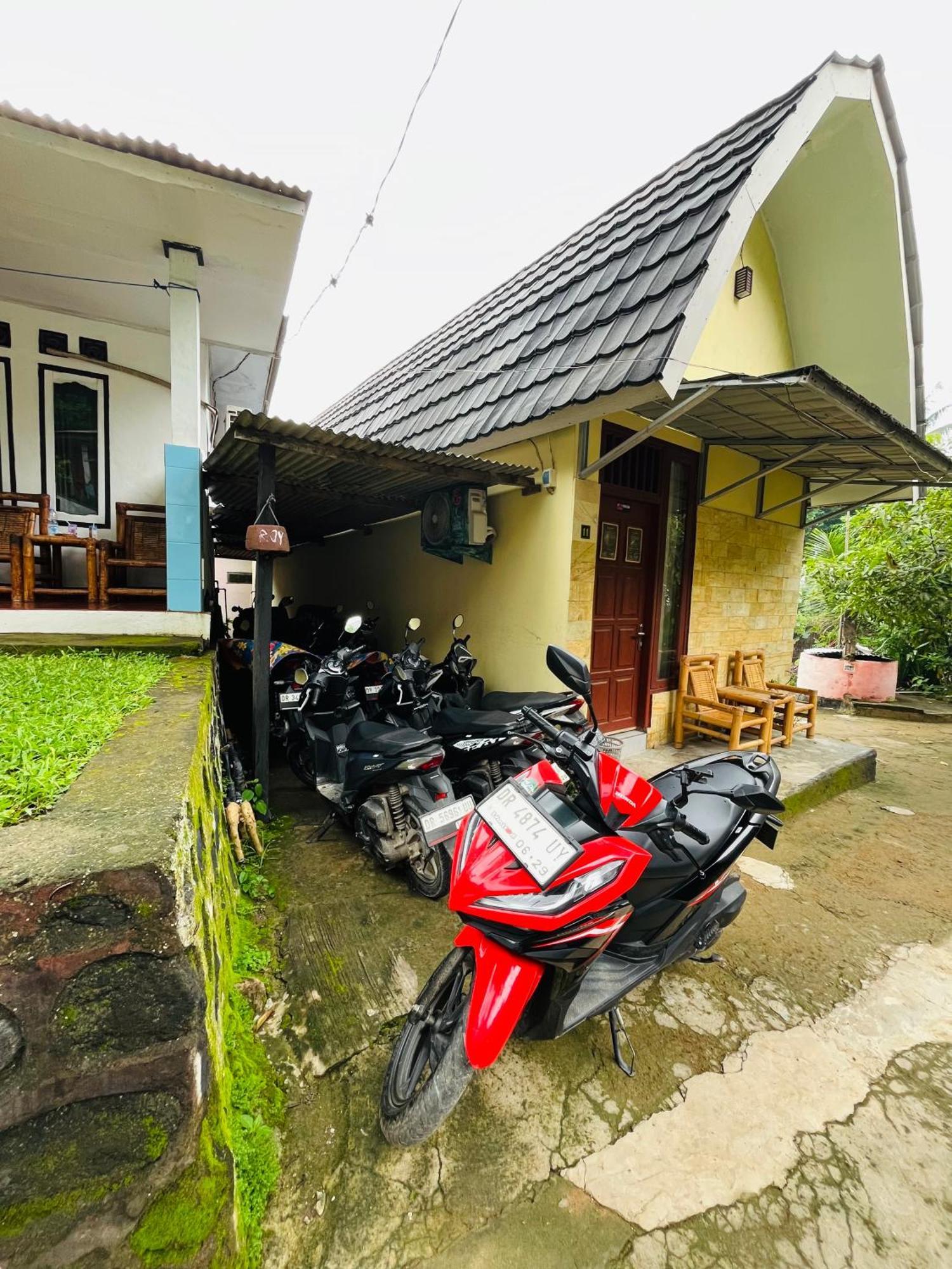 Perwita Homestay Kuta  Esterno foto